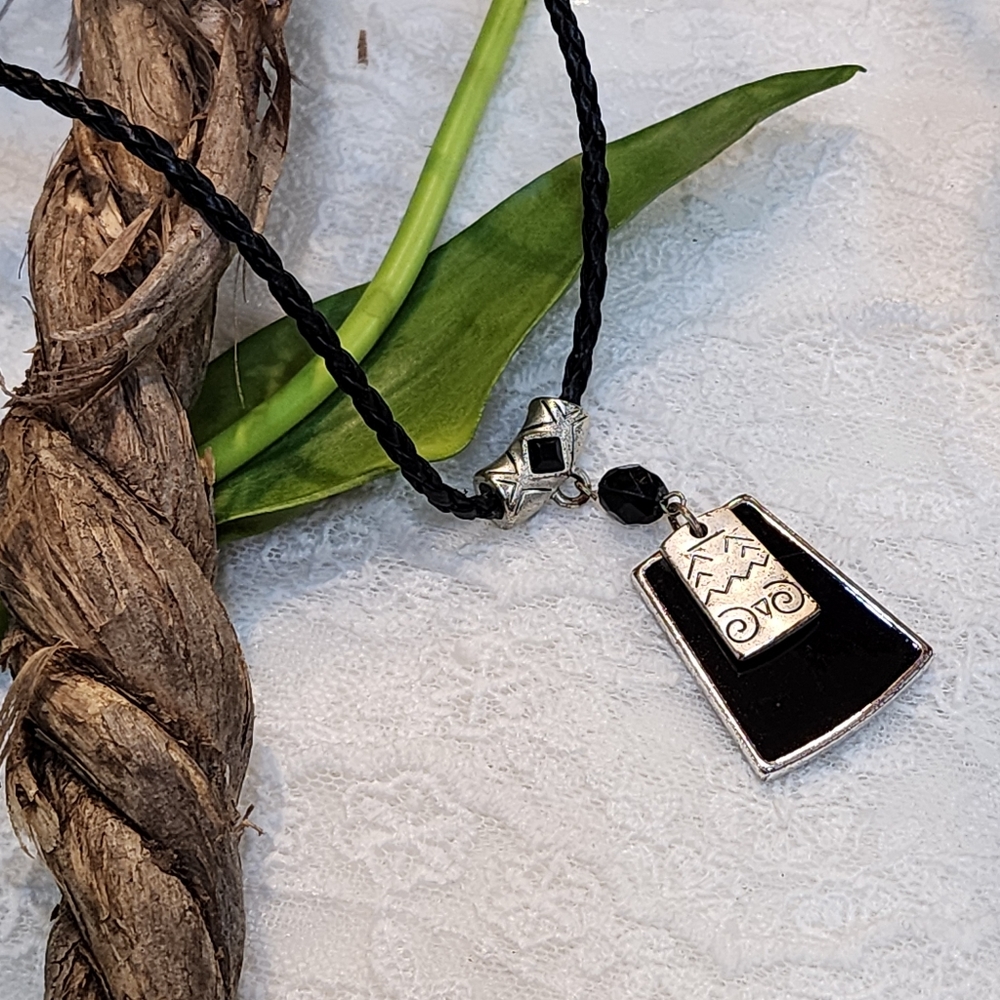 Vintage KC Black and Silver Toned Pendant Necklace